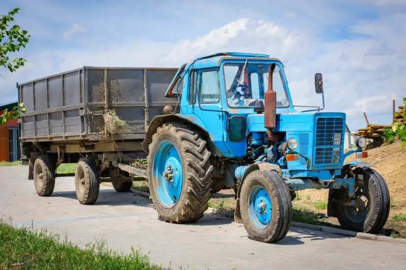 Traktor na javnom putu