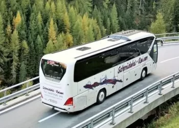 Putnički autobus