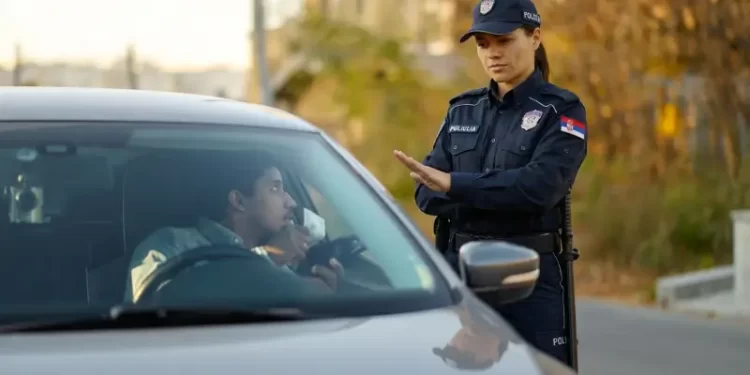 Policajka kažnjava