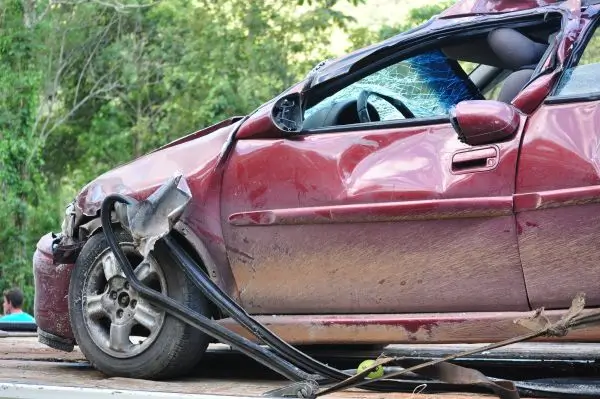 Olupina automobila posle saobraćajne nezgode